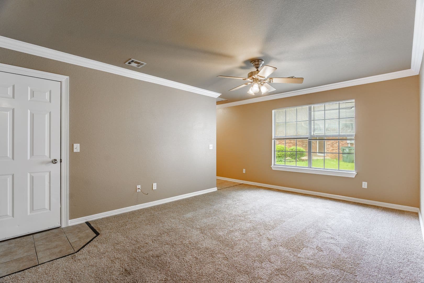 Fayetteville House: 56 S. Woodsprings Drive