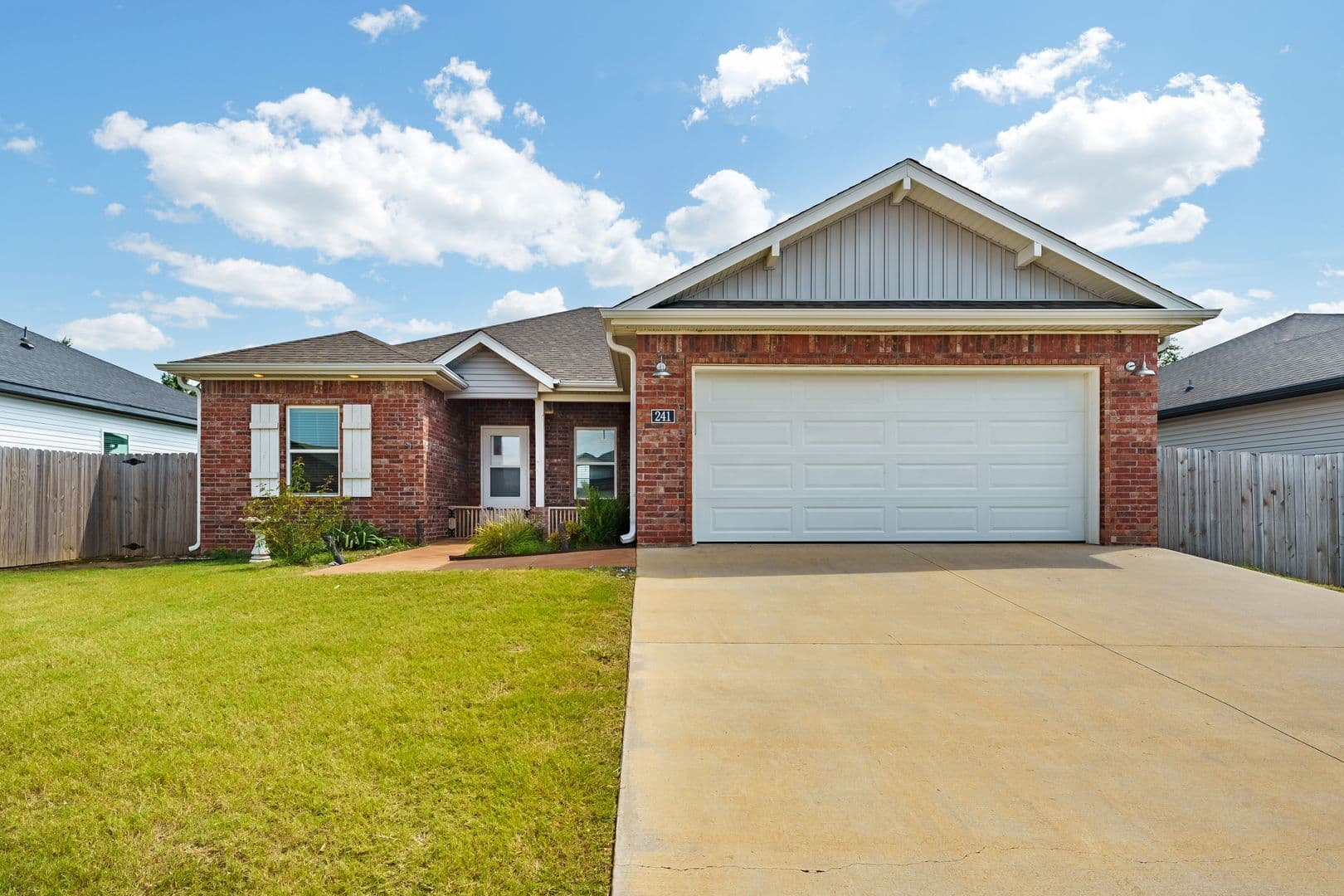 Centerton House: 241 Williams Court