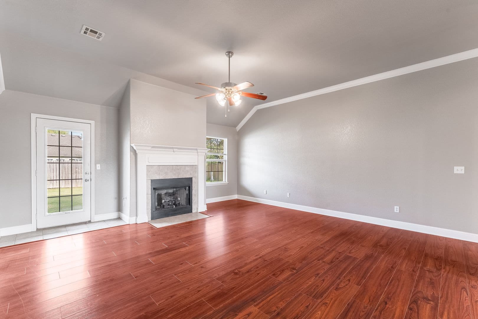 Centerton House: 521 Red Bud St