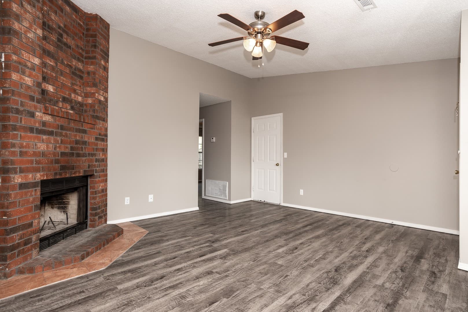 Fayetteville House: 2011 N Chestnut Ave