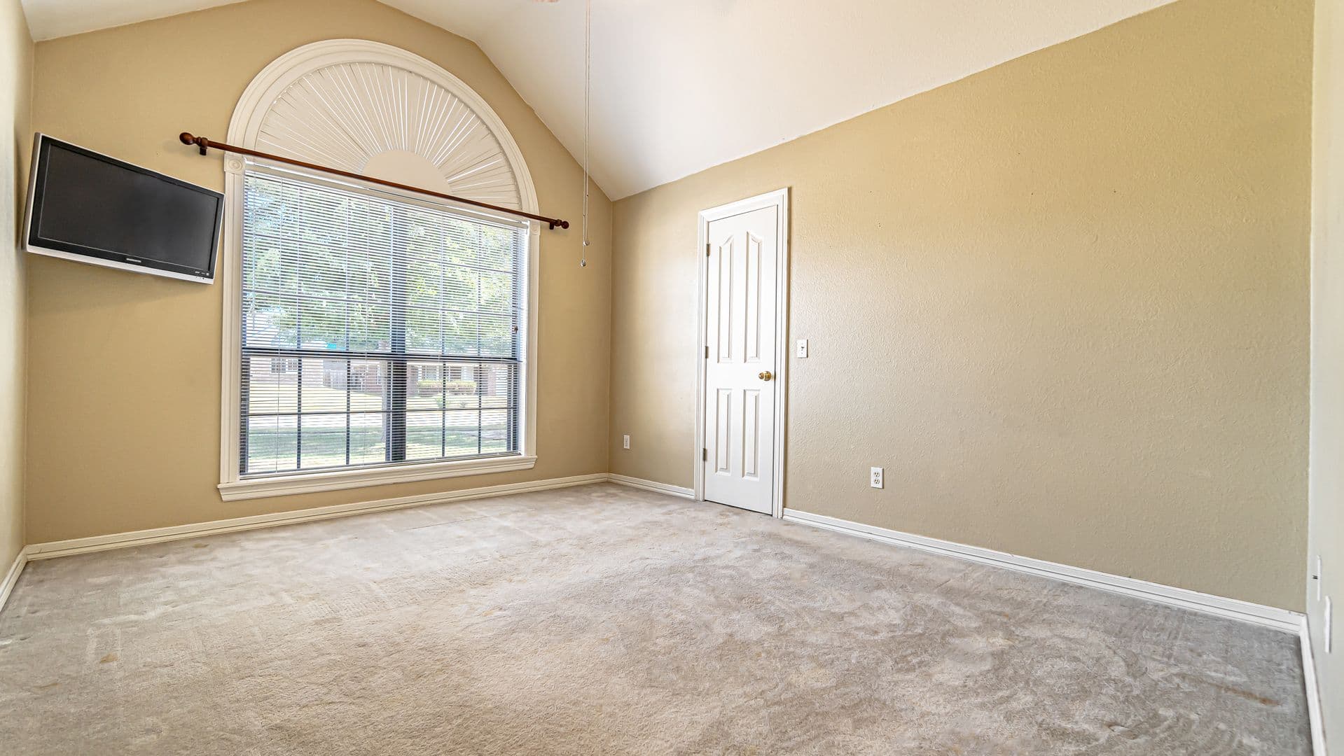 Fayetteville House: 5667 E Country Ridge Drive