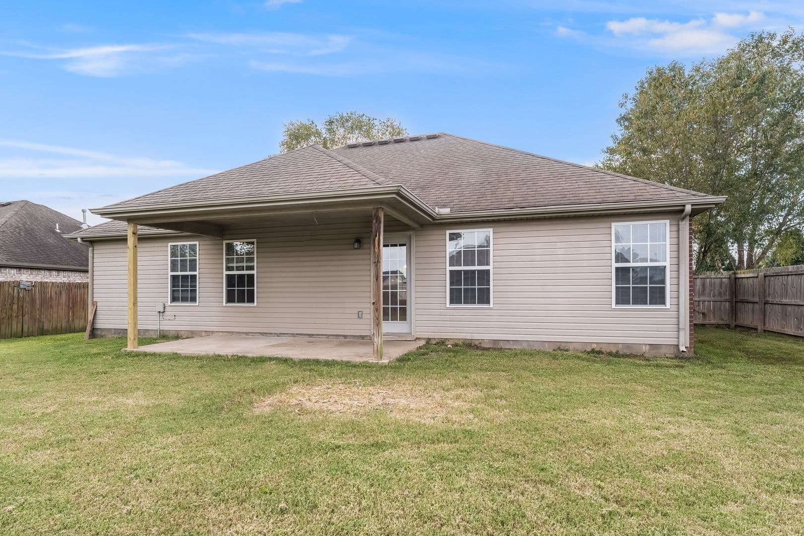 Centerton House: 521 Red Bud St
