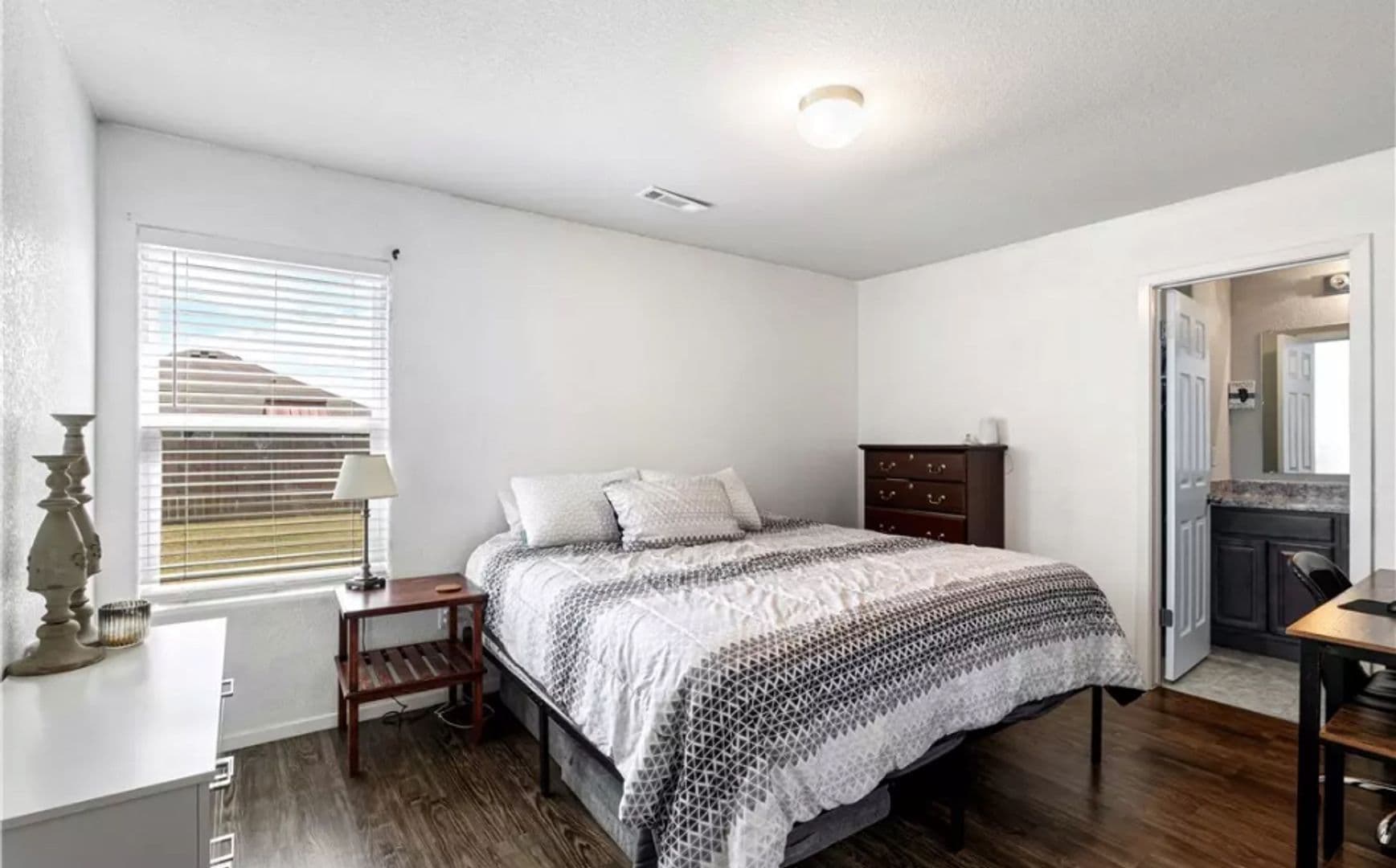 Bentonville House: 801 NW 68th Avenue