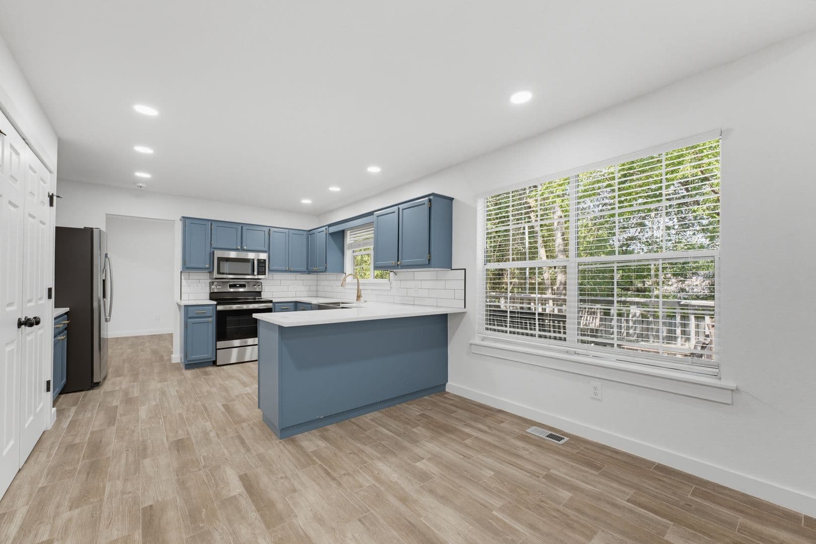 Fayetteville House: 1796 W Berry Street