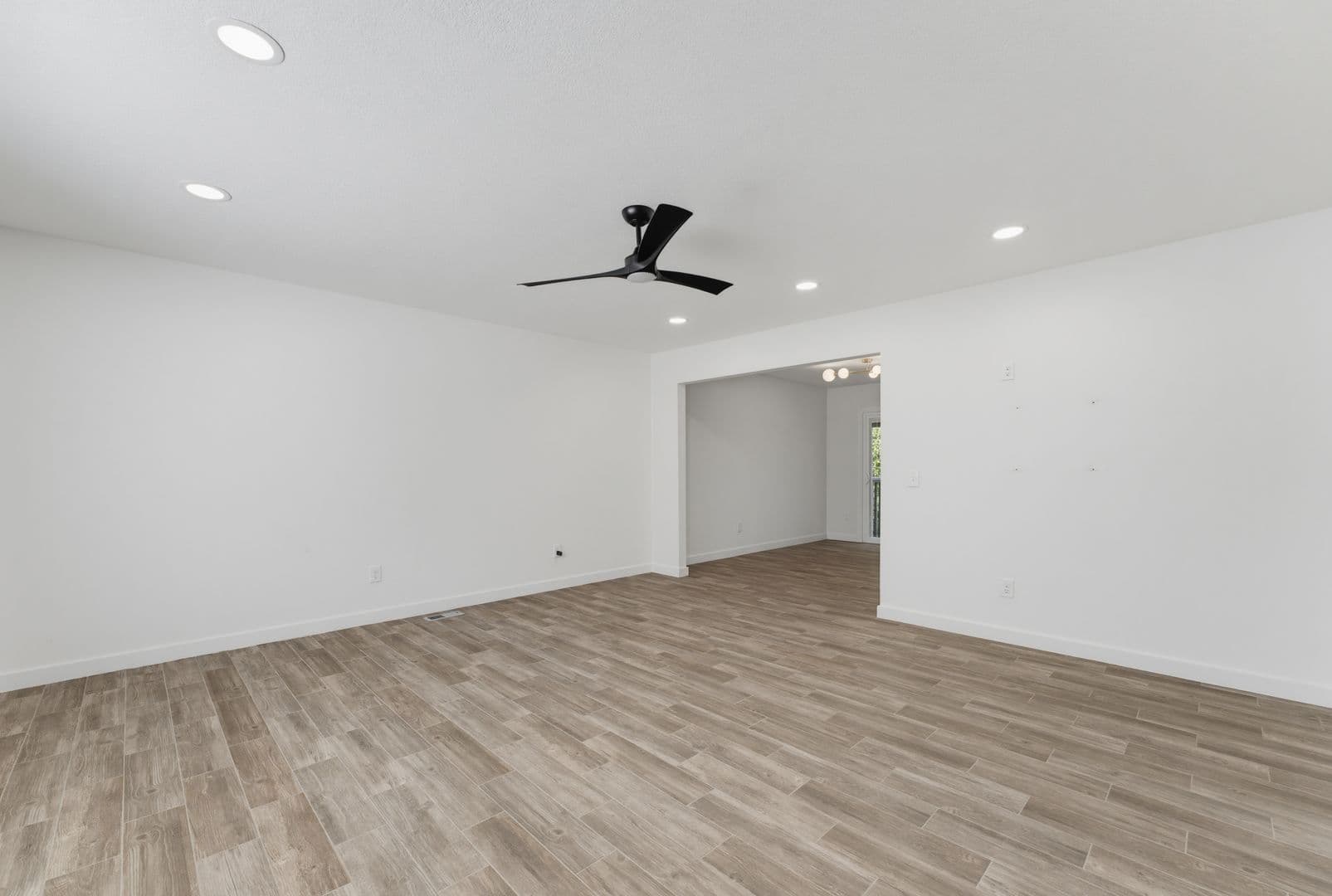 Fayetteville House: 1796 W Berry Street
