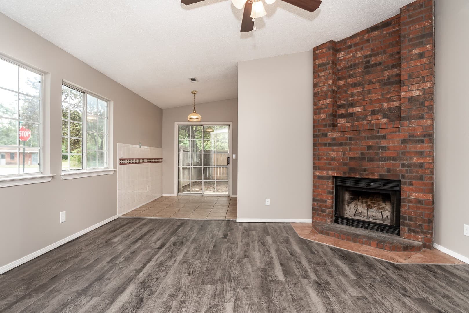 Fayetteville House: 2011 N Chestnut Ave