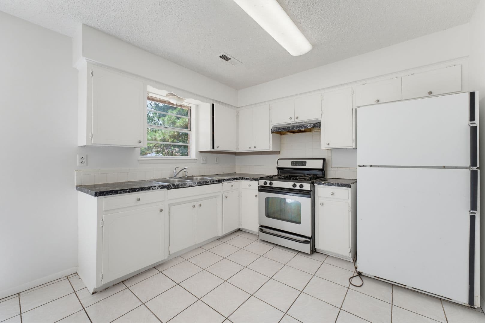 Springdale House: 2501 N Jill Circle