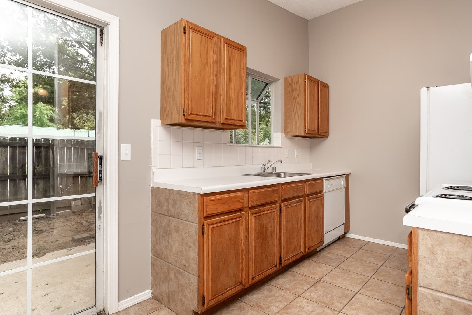 Fayetteville House: 2011 N Chestnut Ave