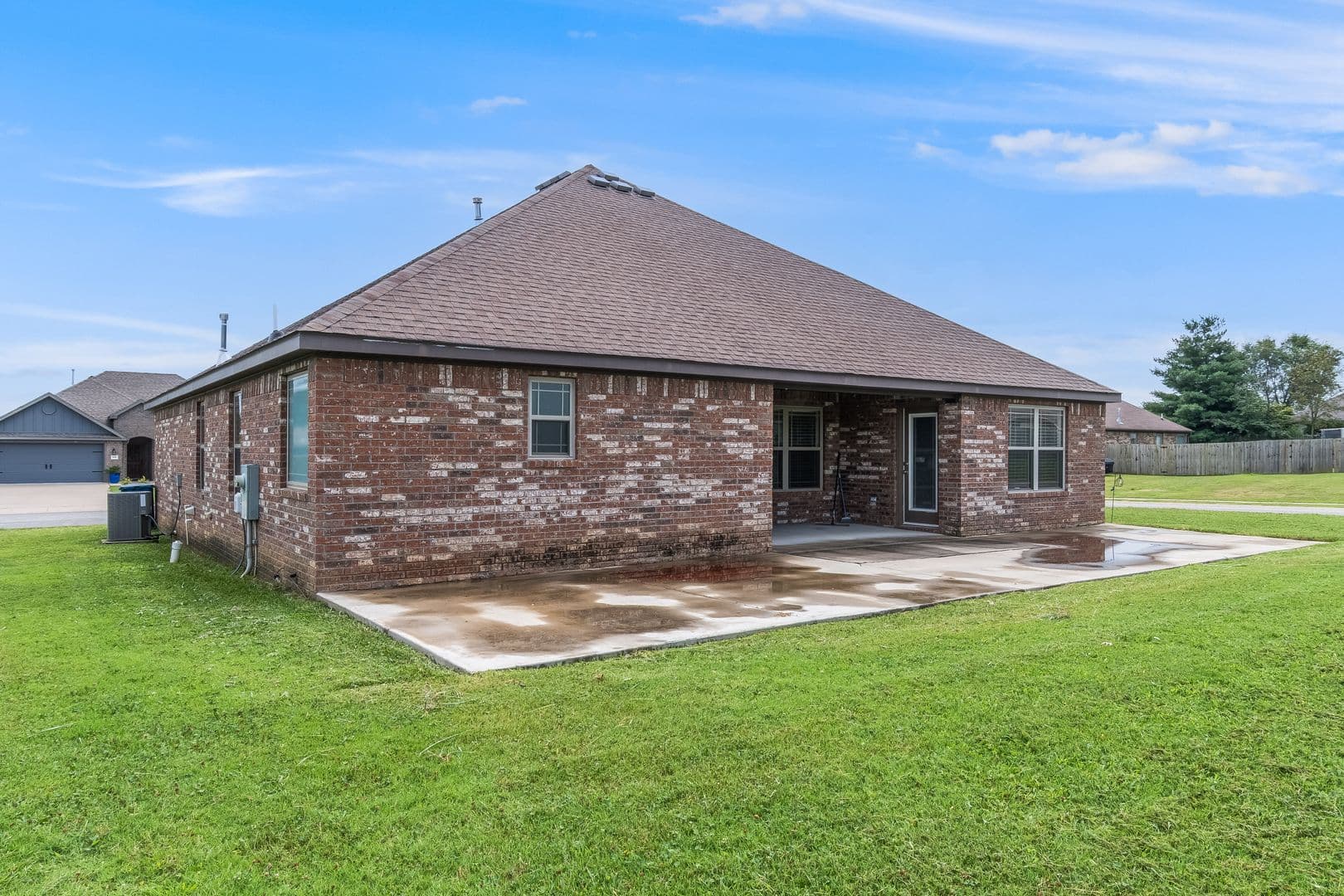 Pea Ridge House: 457 Harper Drive