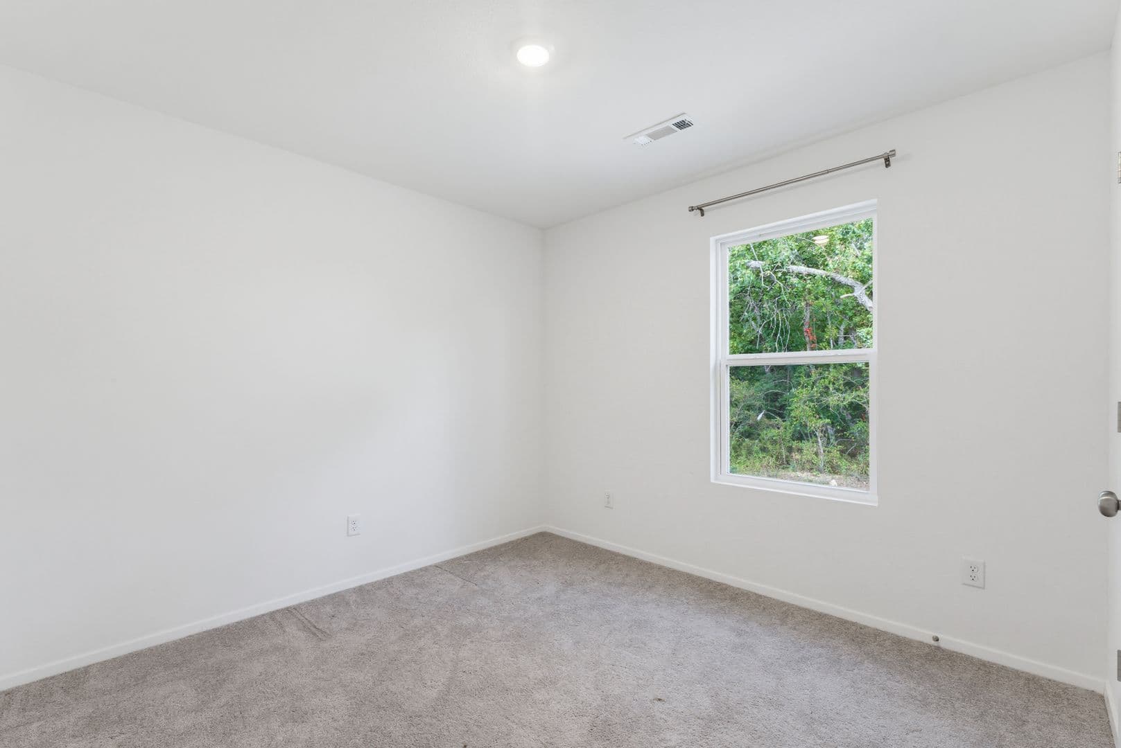 Fayetteville House: 3258 S Bayou Alley