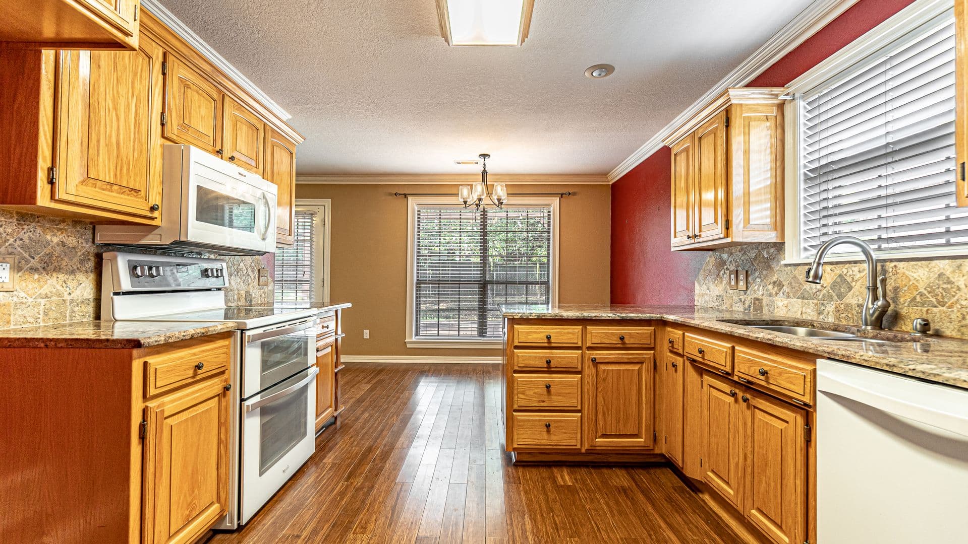 Fayetteville House: 5667 E Country Ridge Drive