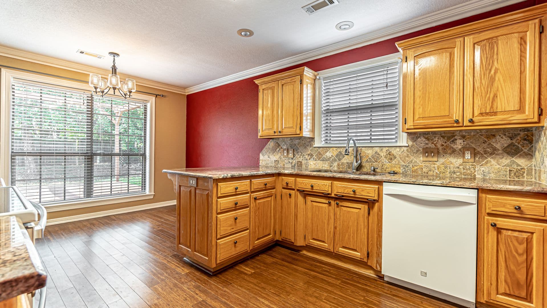 Fayetteville House: 5667 E Country Ridge Drive