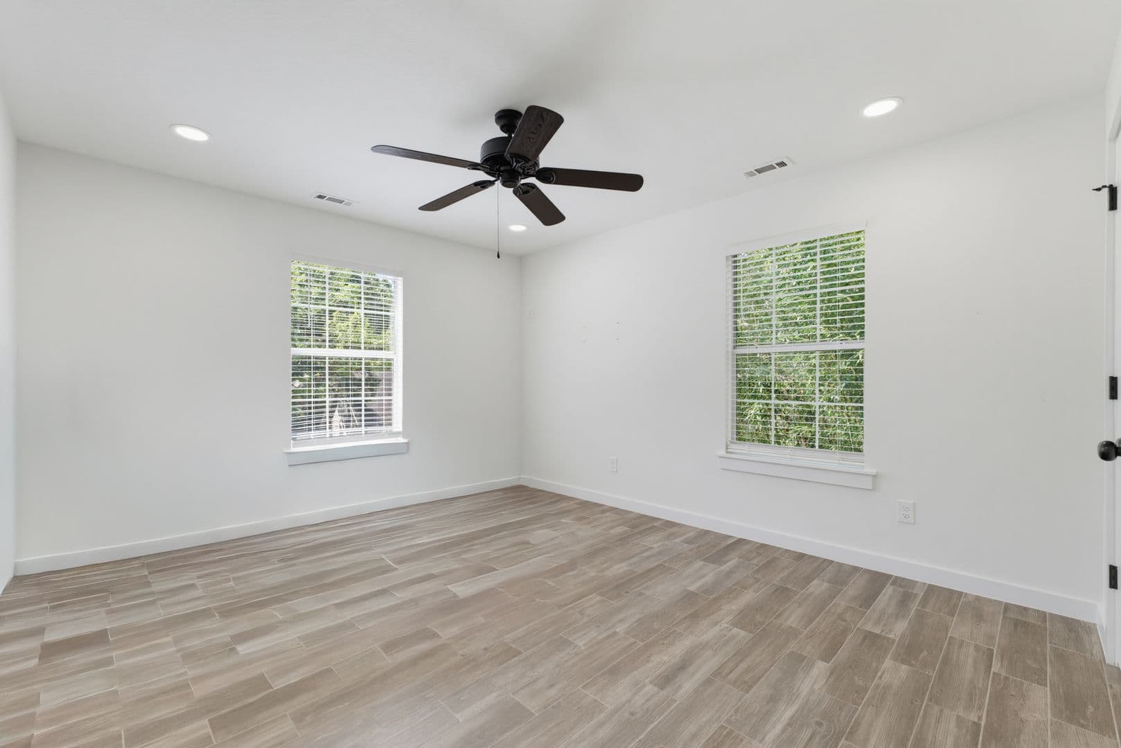 Fayetteville House: 1796 W Berry Street