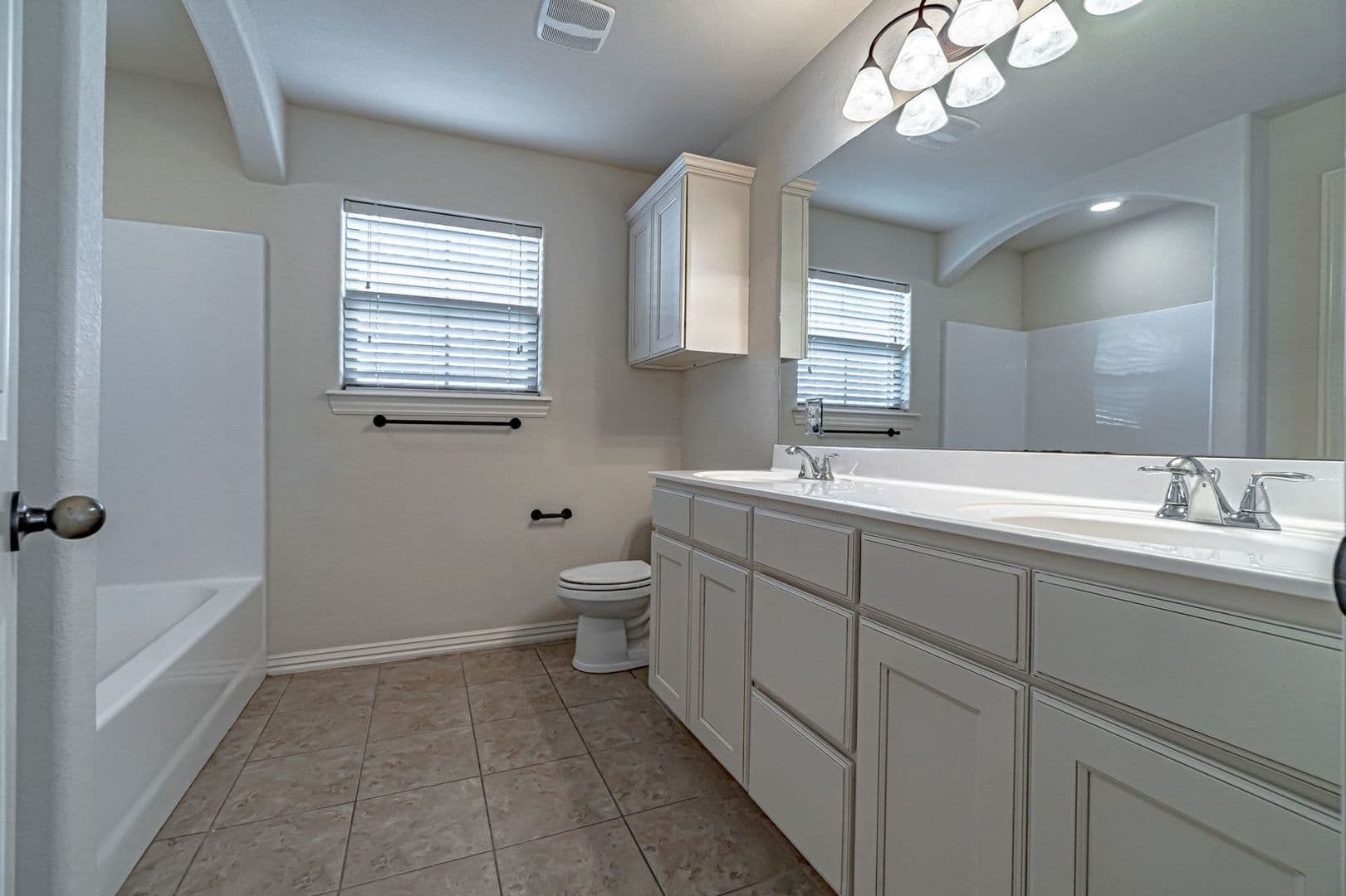 Centerton House: 926 Kensington Dr.