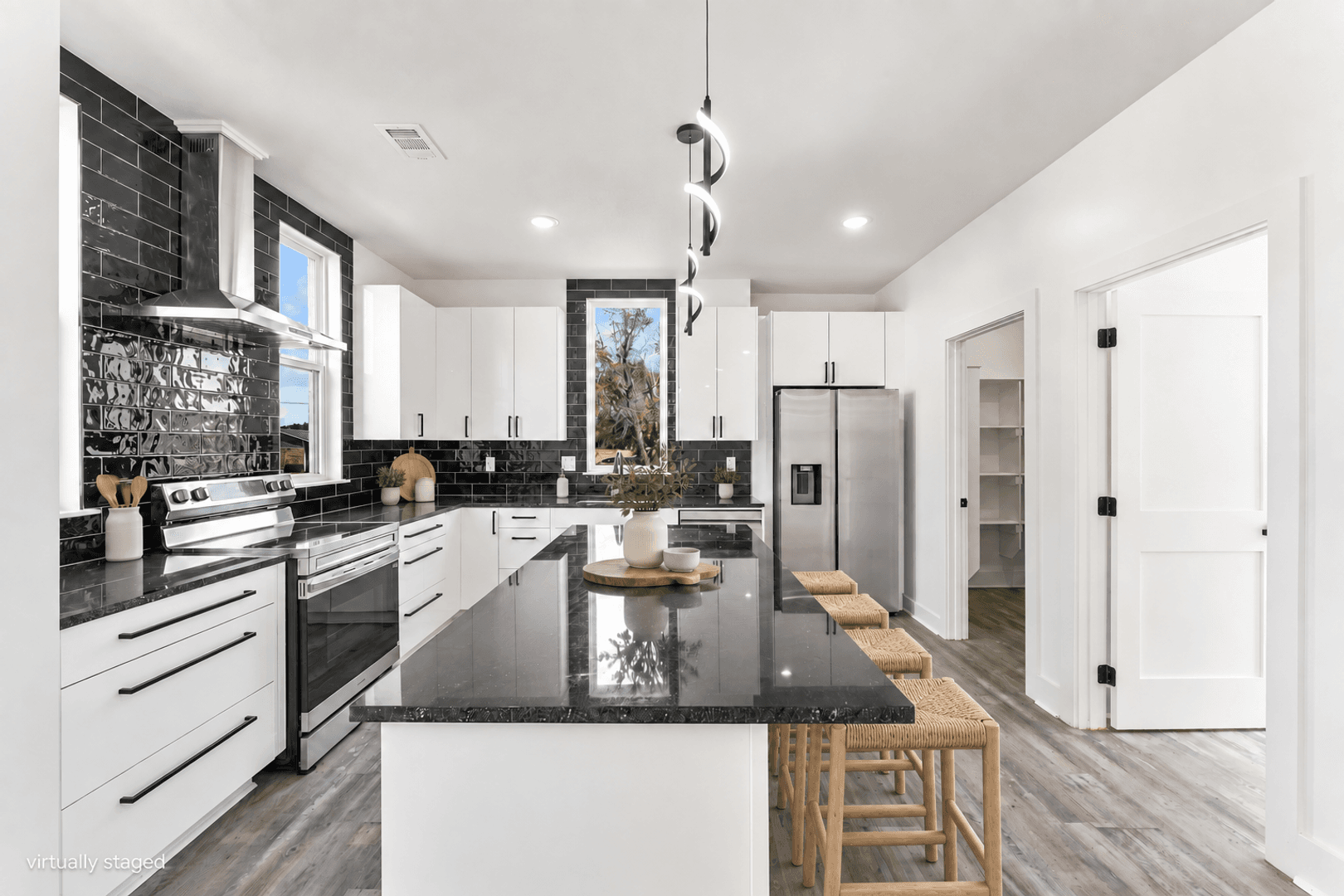 Rogers House: 2600 W BONNIE LN