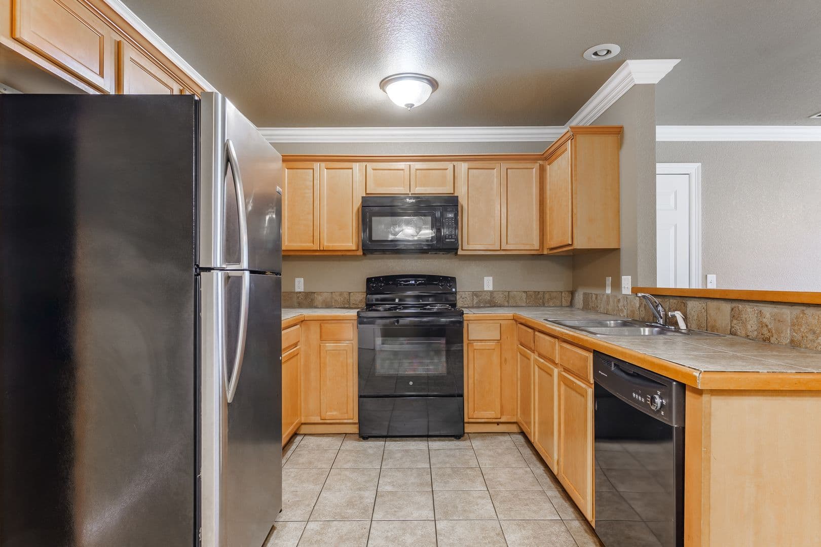 Fayetteville House: 56 S. Woodsprings Drive