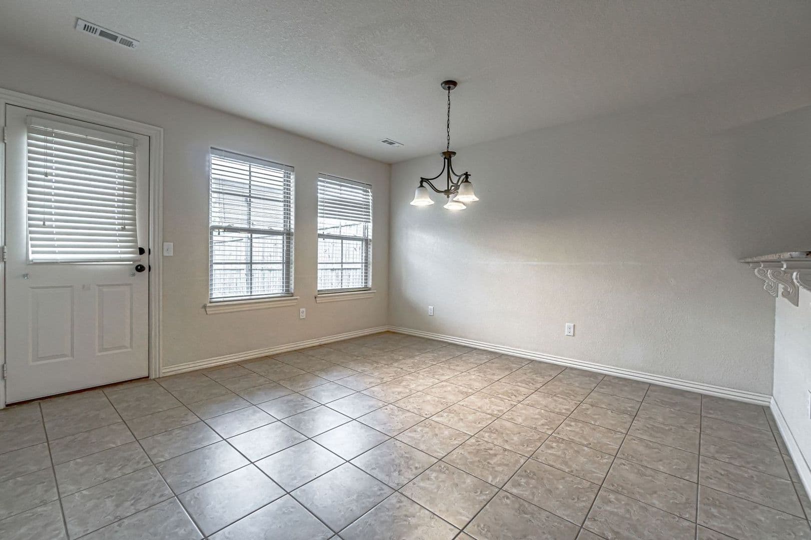 Centerton House: 926 Kensington Dr.