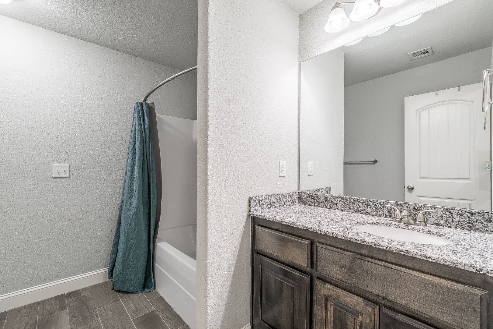 Pea Ridge House: 457 Harper Drive
