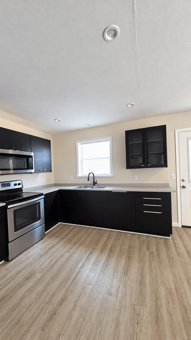 Bentonville House: 2504 Parkcrest Drive
