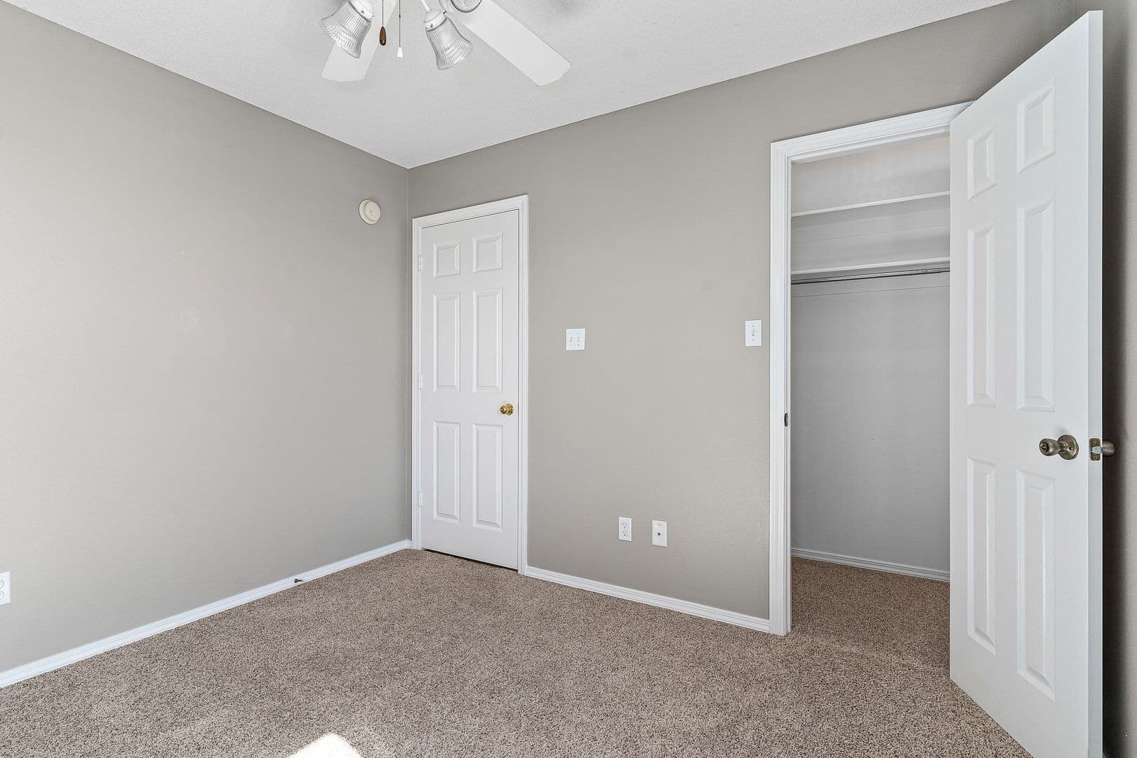 Fort Smith House: 5802 Park Valley Cir.