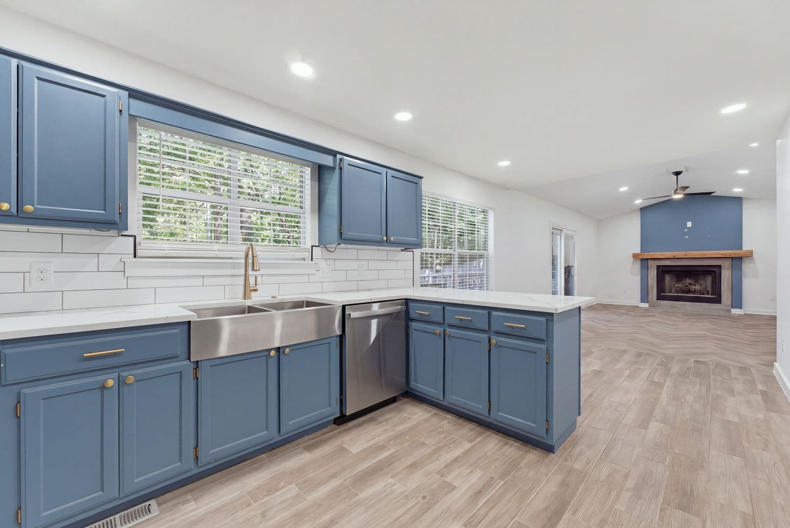 Fayetteville House: 1796 W Berry Street