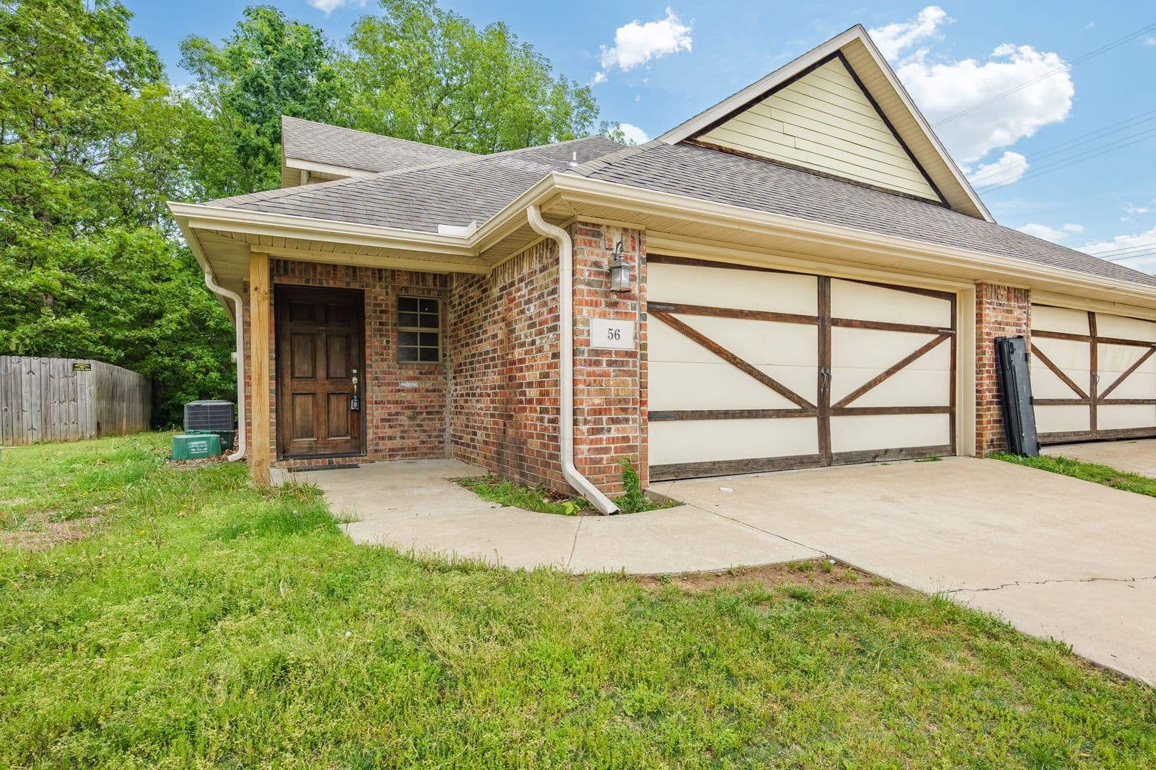 Fayetteville House: 56 S. Woodsprings Drive