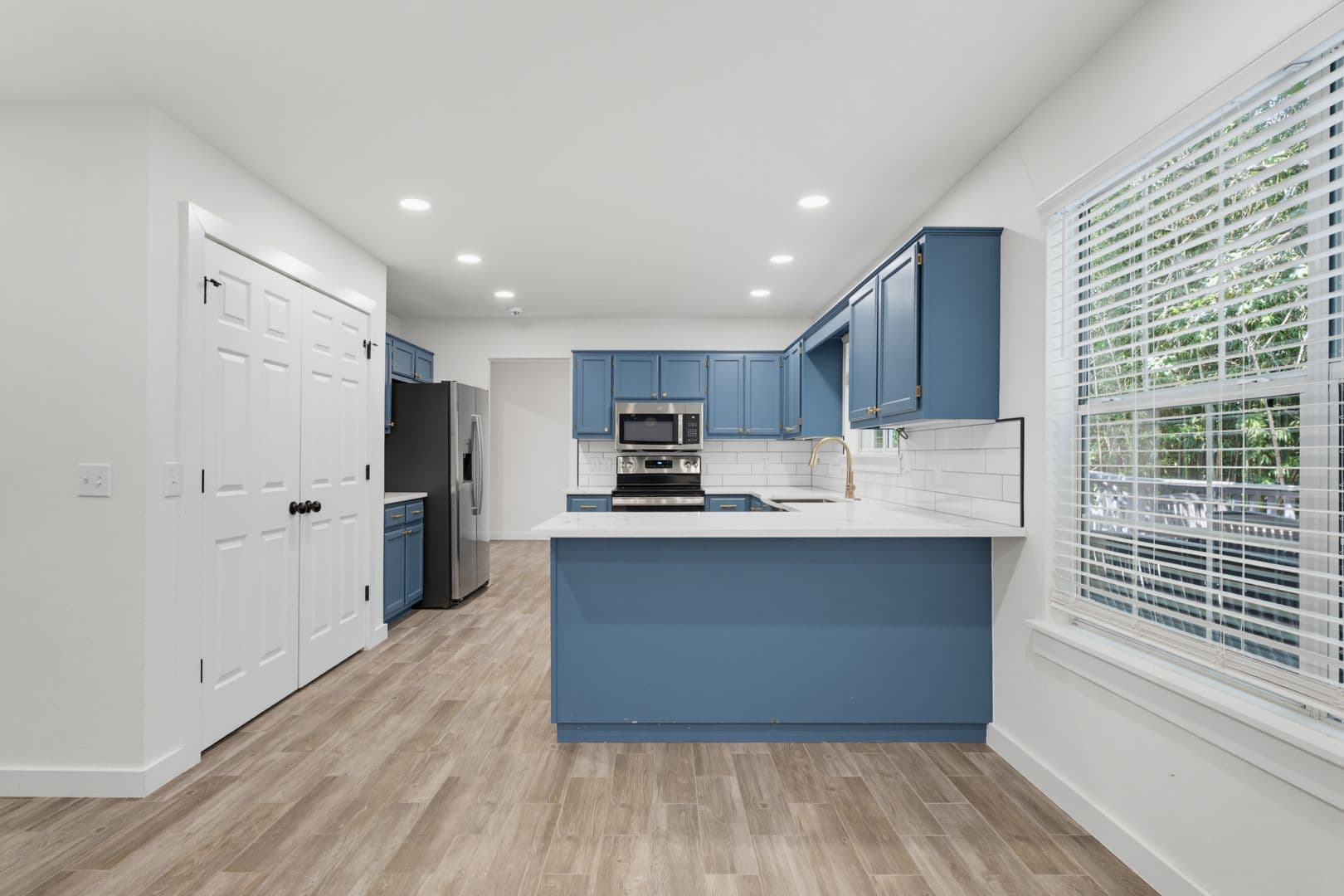 Fayetteville House: 1796 W Berry Street