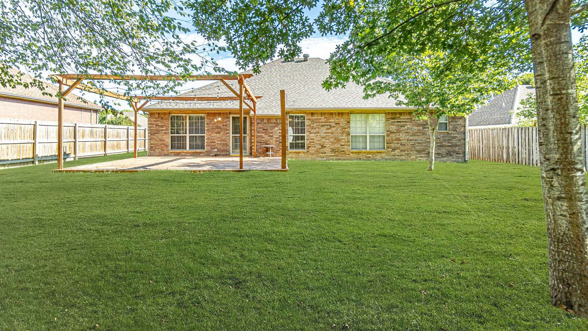 Fayetteville House: 5667 E Country Ridge Drive