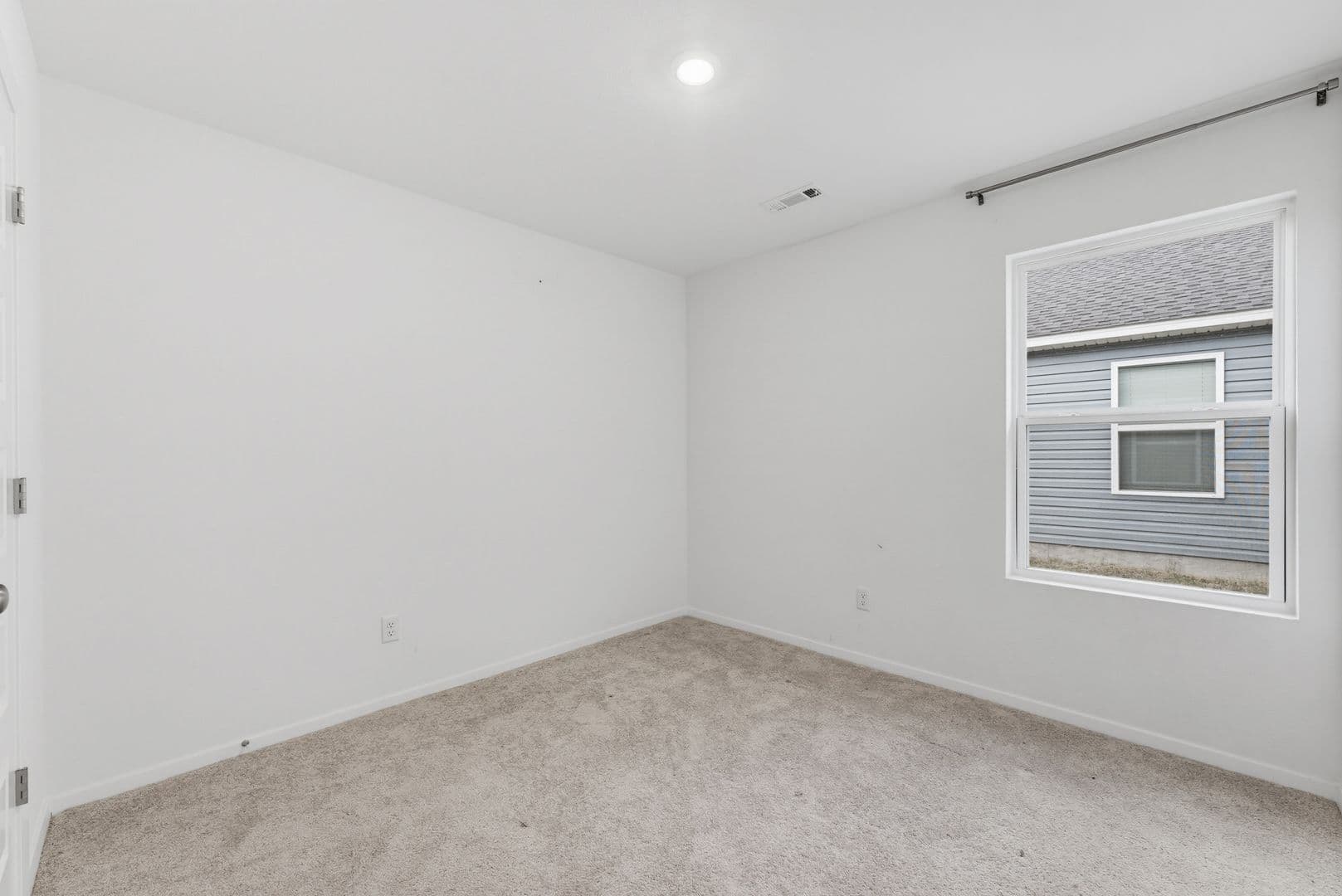 Fayetteville House: 3258 S Bayou Alley