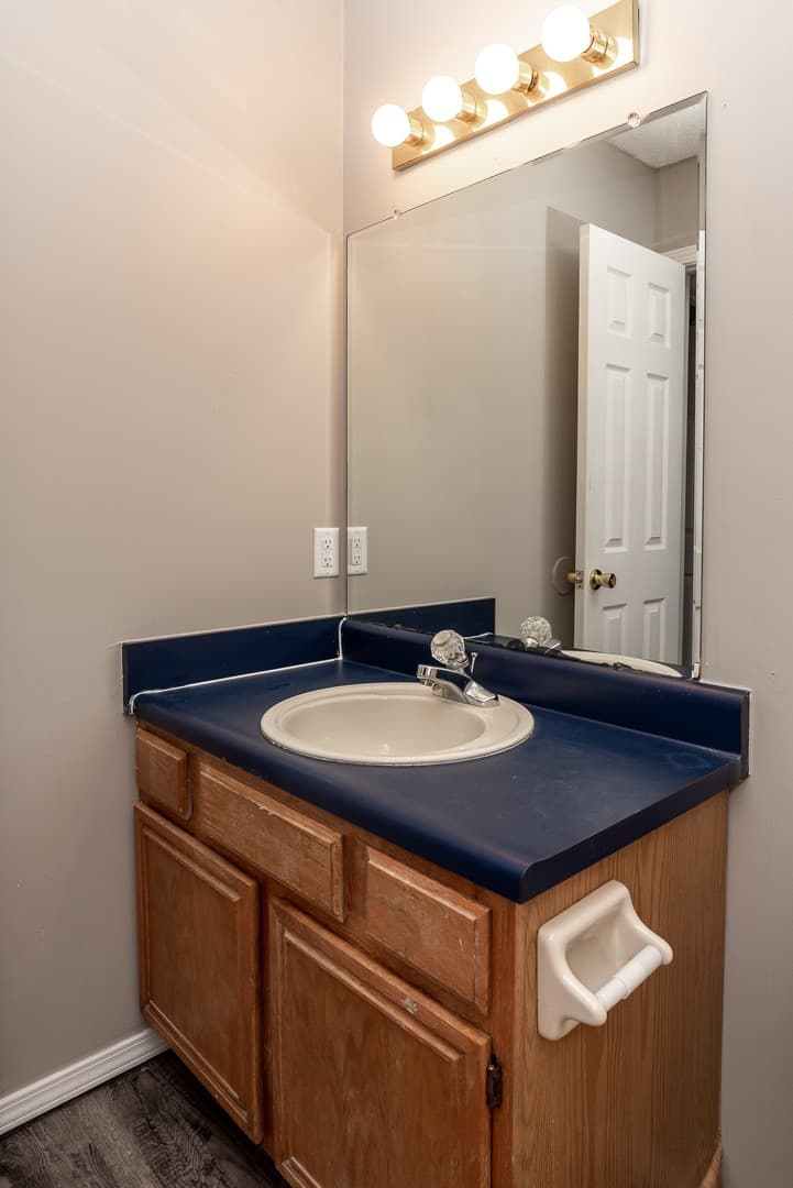 Fayetteville House: 2011 N Chestnut Ave