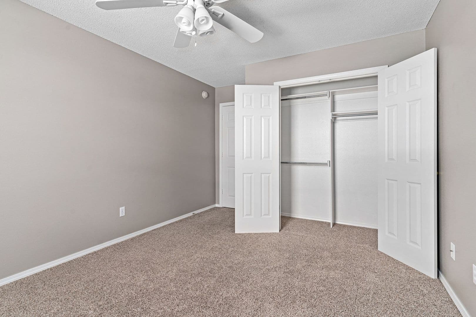 Fort Smith House: 5802 Park Valley Cir.