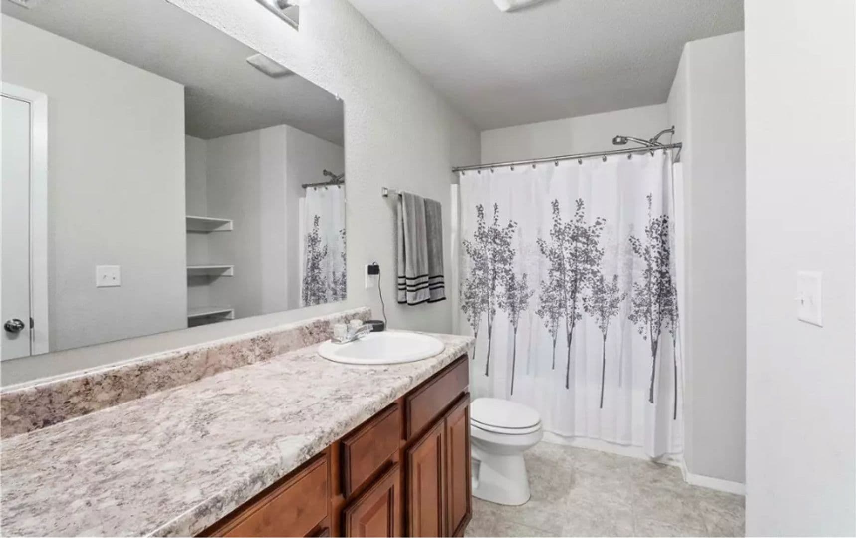 Bentonville House: 801 NW 68th Avenue