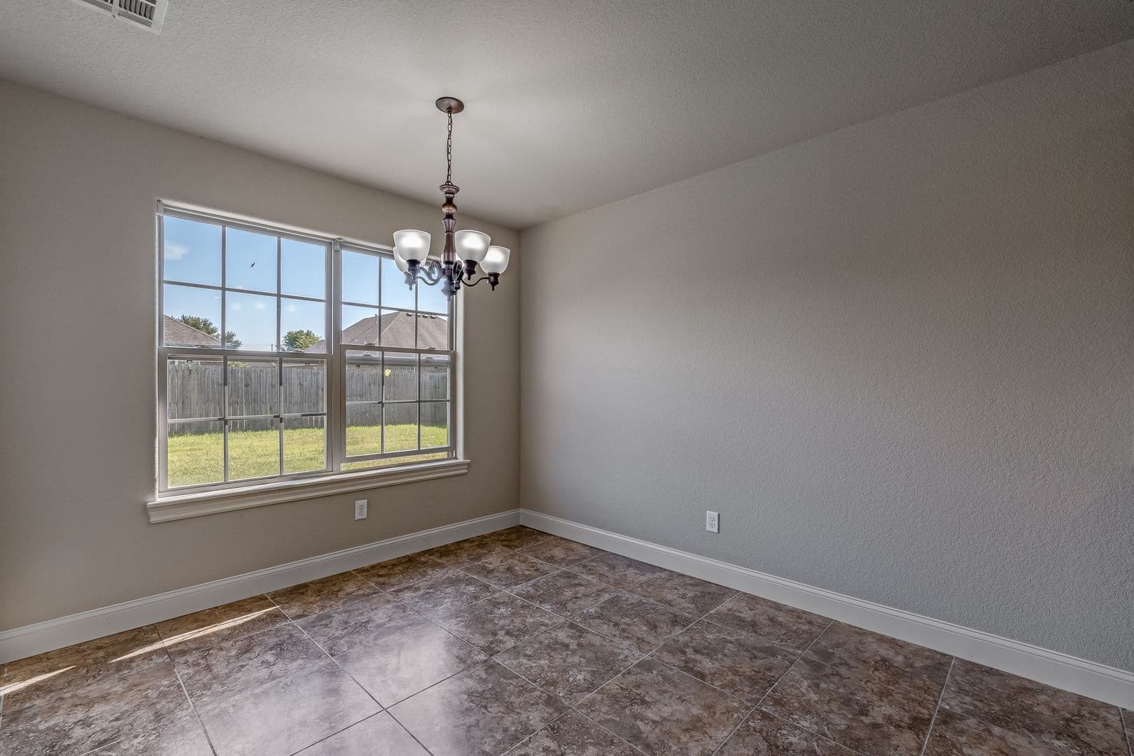 Bentonville House: 2703 SW Warberry Ave