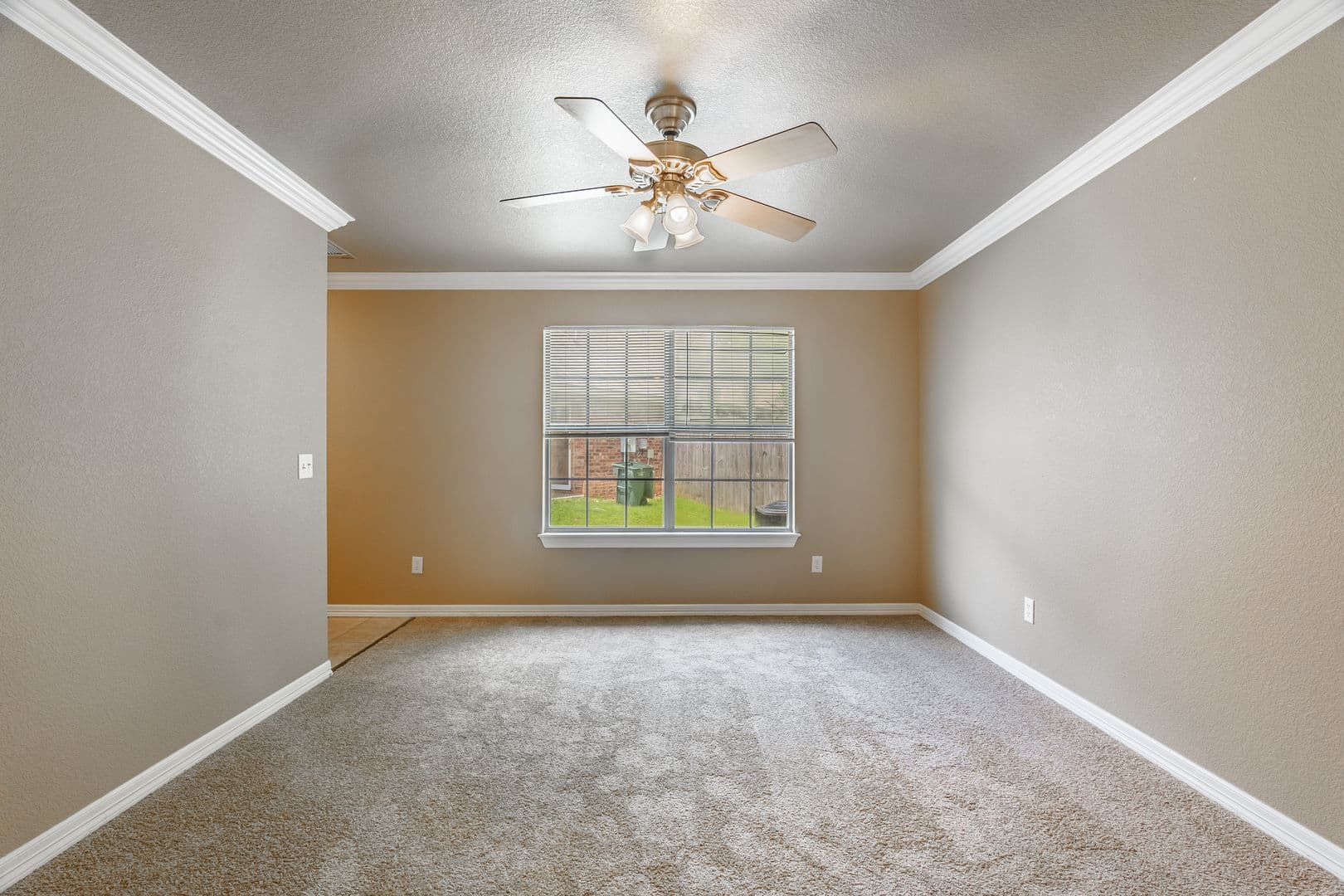 Fayetteville House: 56 S. Woodsprings Drive