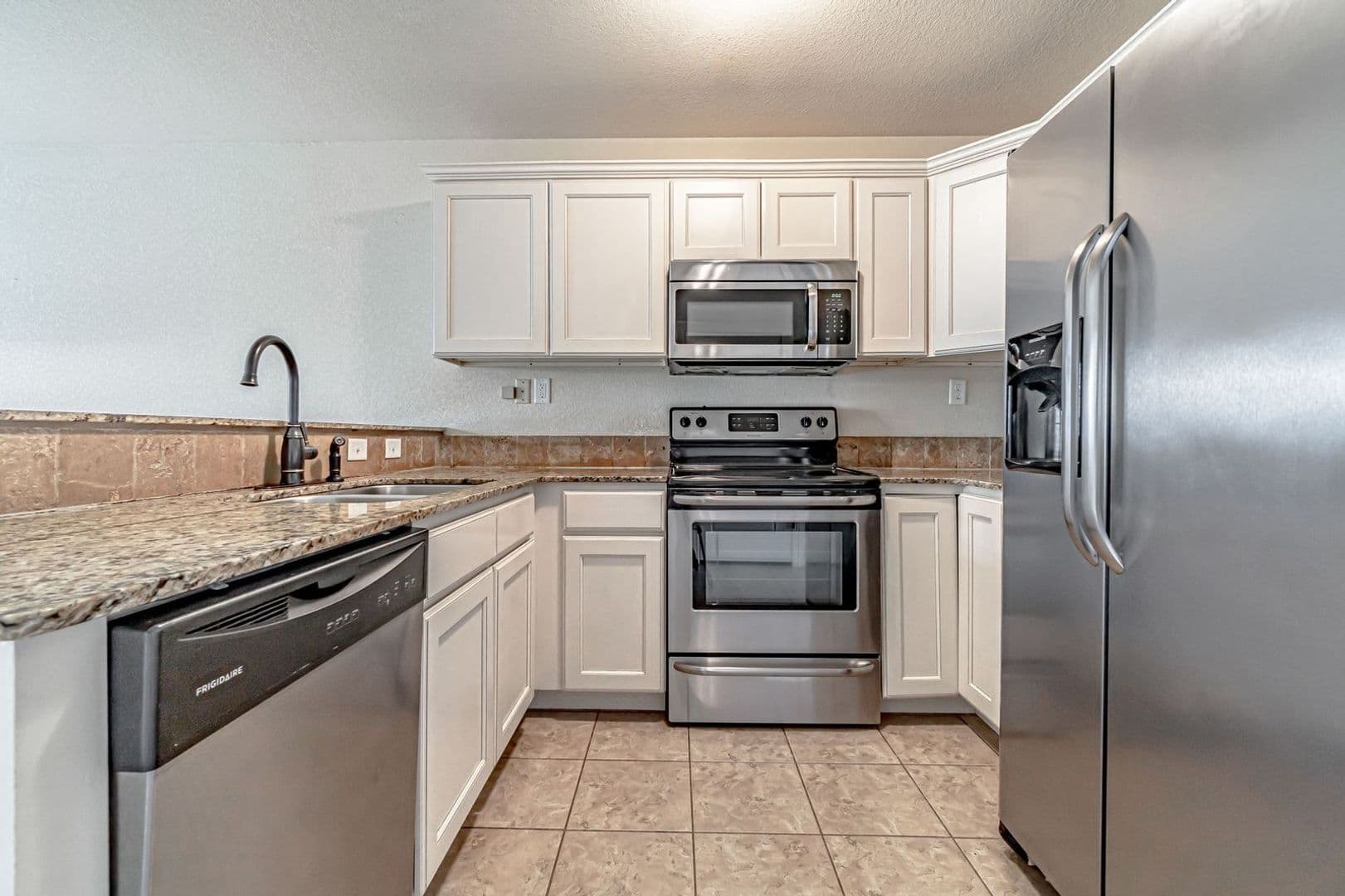 Centerton House: 926 Kensington Dr.