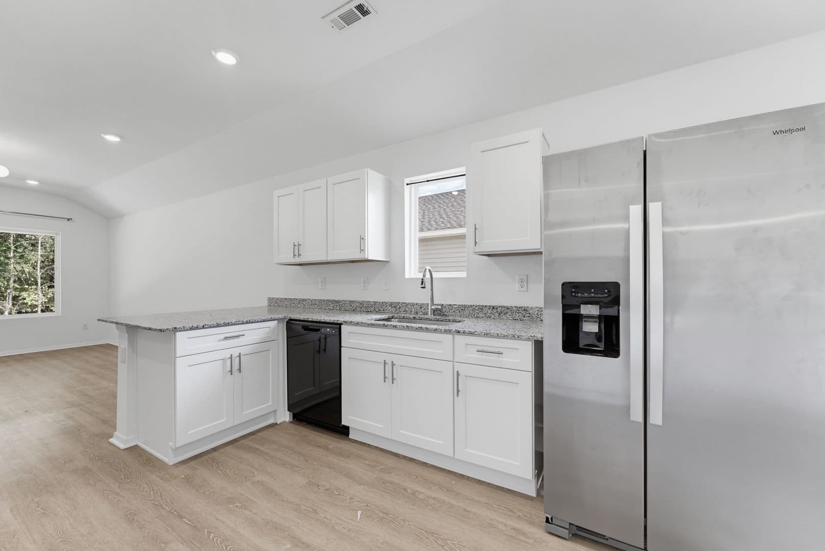 Fayetteville House: 3258 S Bayou Alley