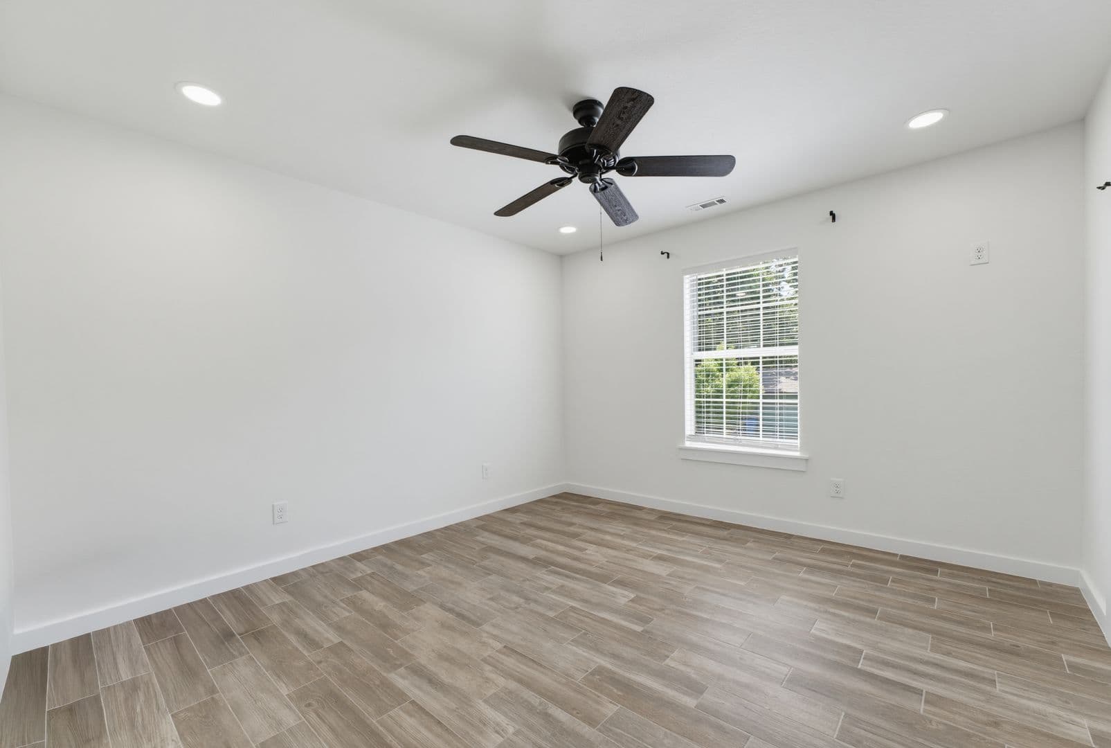 Fayetteville House: 1796 W Berry Street