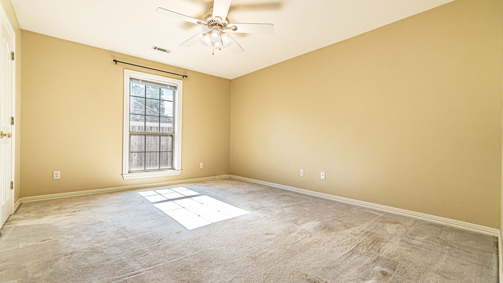 Fayetteville House: 5667 E Country Ridge Drive