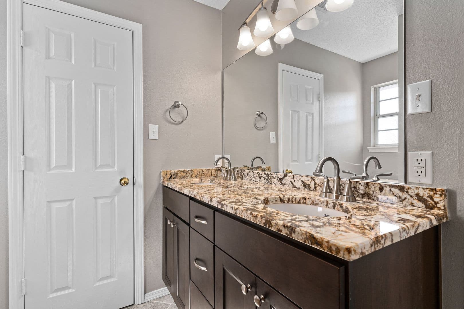 Fort Smith House: 5802 Park Valley Cir.