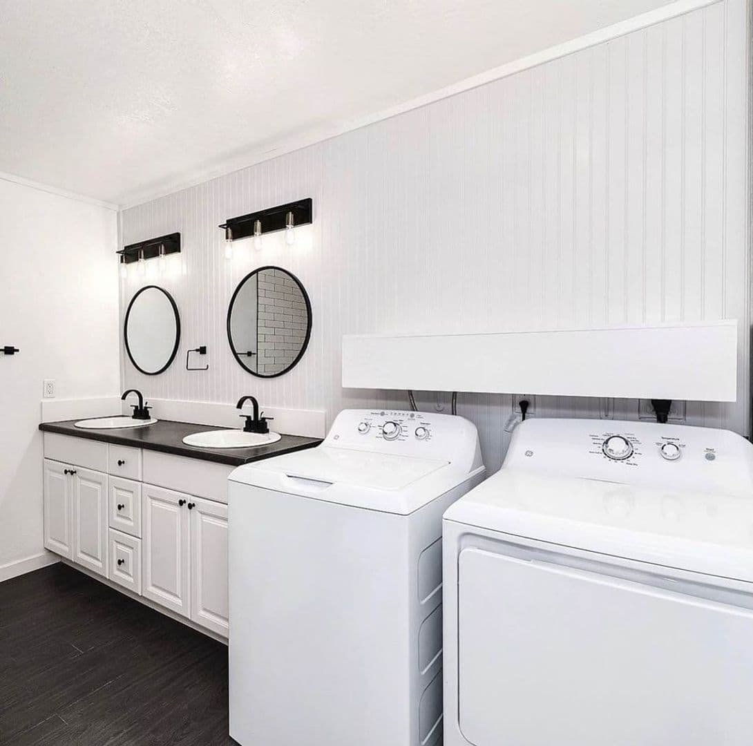 Phoenix Apartment: 4041 East Belleview Street