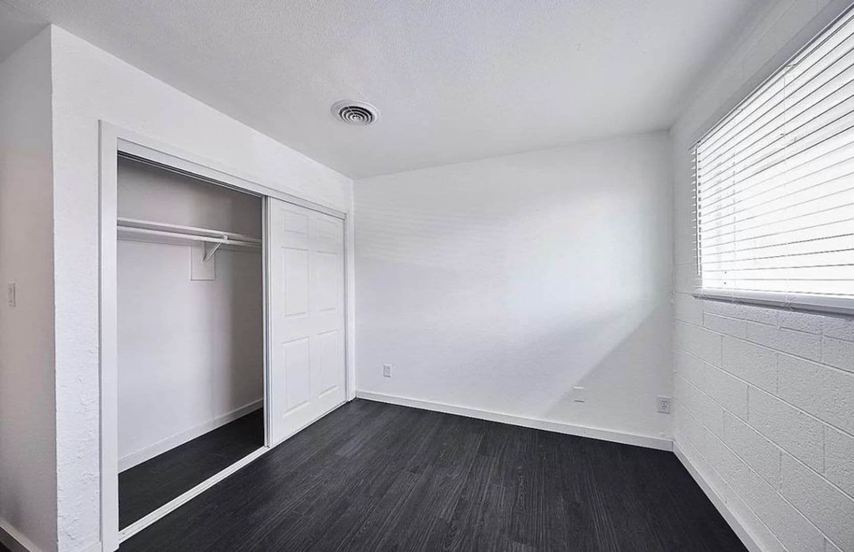 Phoenix Apartment: 4041 East Belleview Street