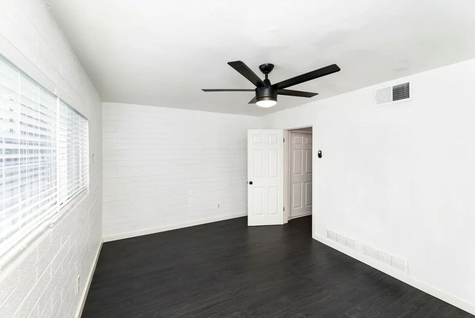 Phoenix Apartment: 4041 East Belleview Street