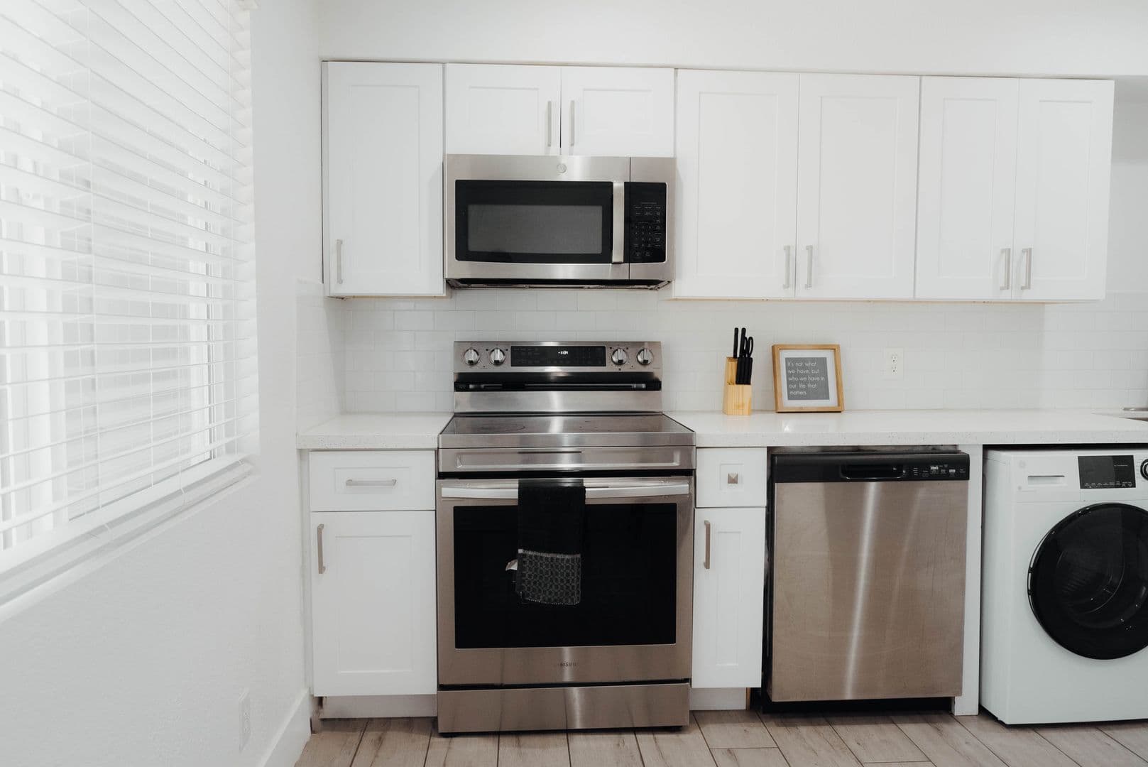 Phoenix Apartment: 1710 N 31st St