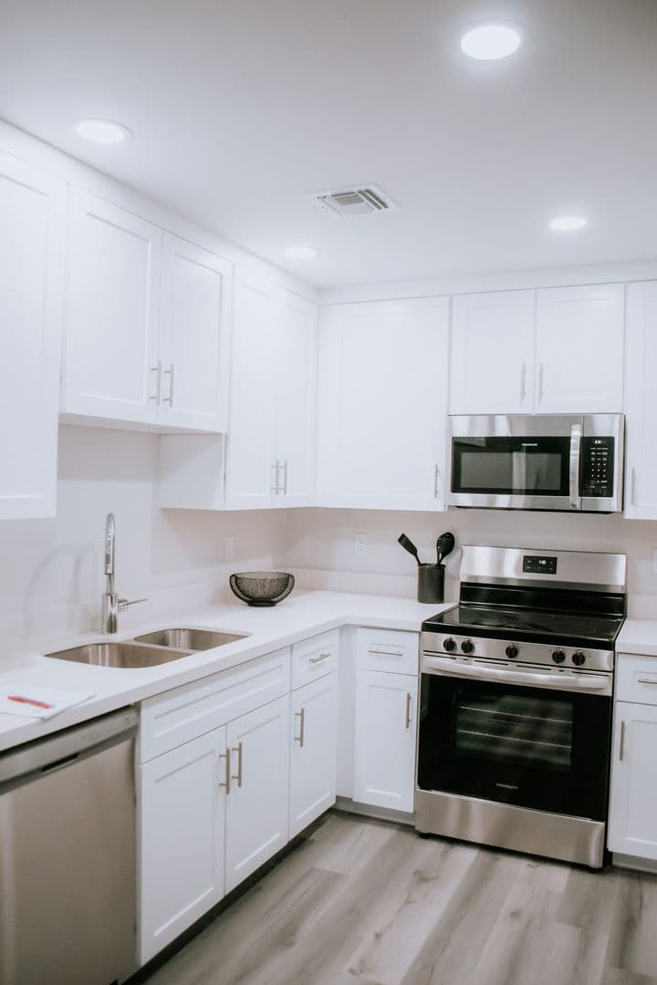Phoenix Apartment: 13230 N 22nd St