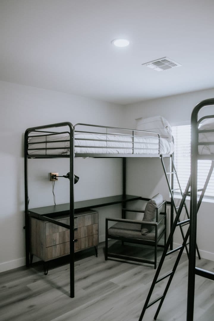 Phoenix Apartment: 13230 N 22nd St
