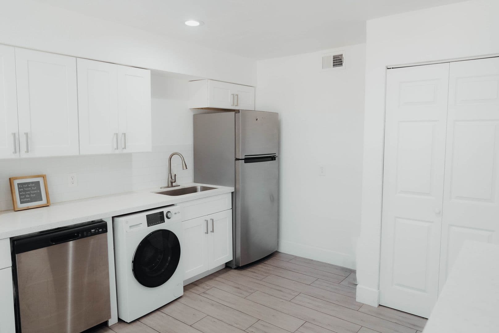 Phoenix Apartment: 1710 N 31st St