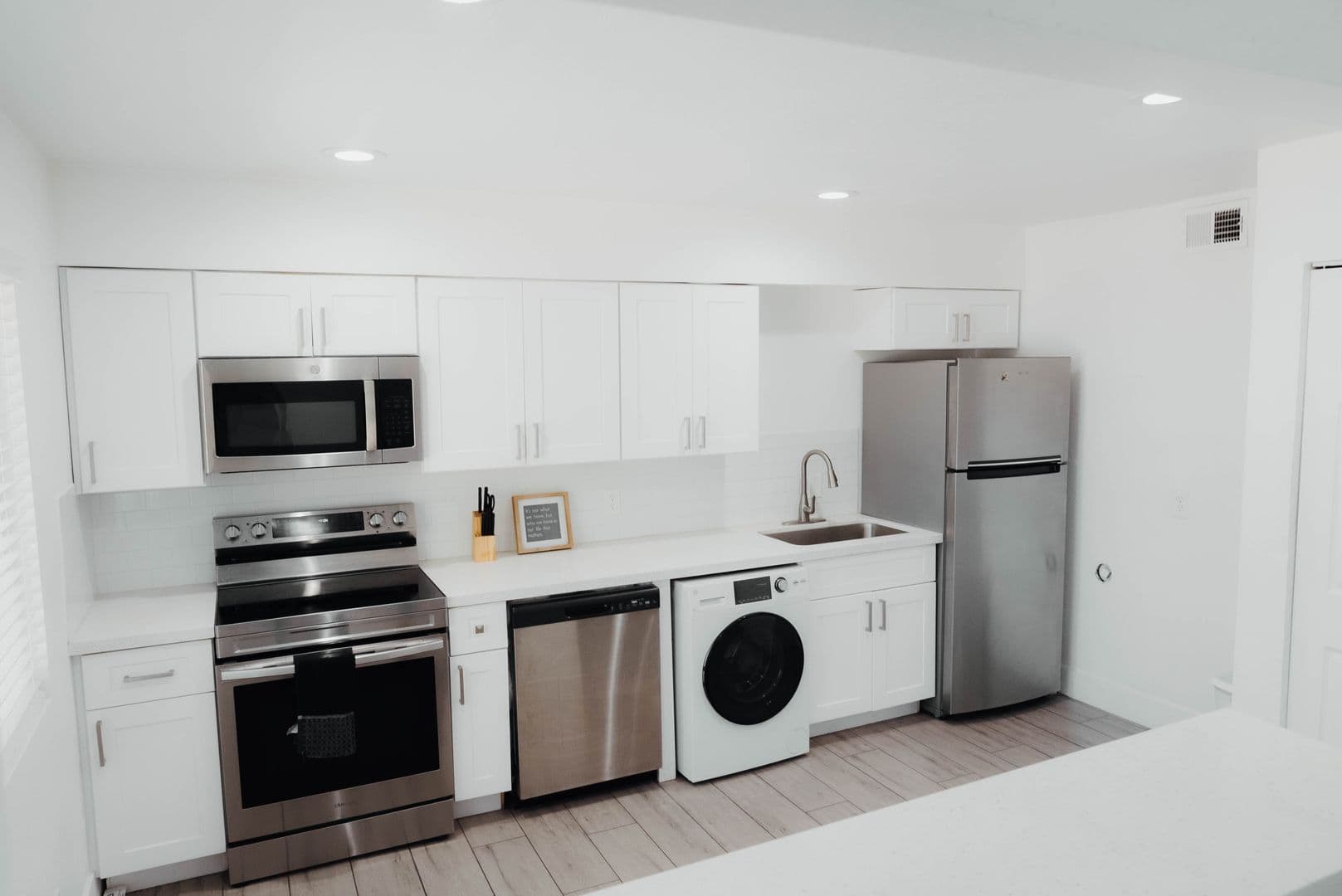 Phoenix Apartment: 1710 N 31st St