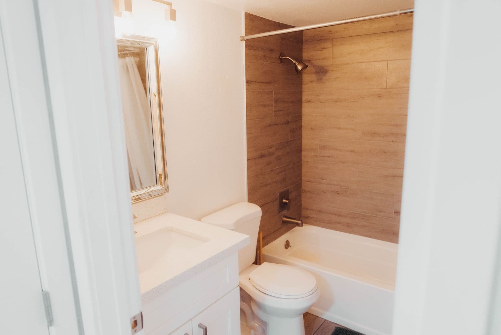 Phoenix Apartment: 1710 N 31st St