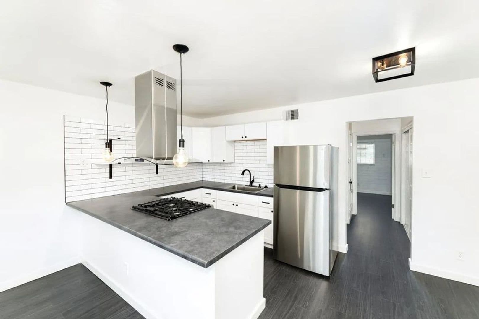 Phoenix Apartment: 4041 East Belleview Street