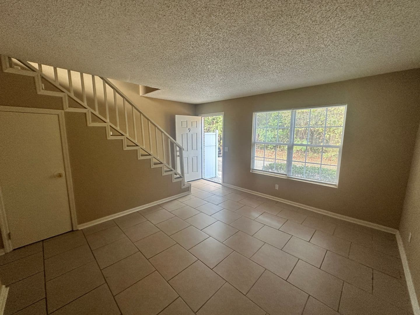 Adel Townhome: 1305 Breckenridge Dr Apt 9